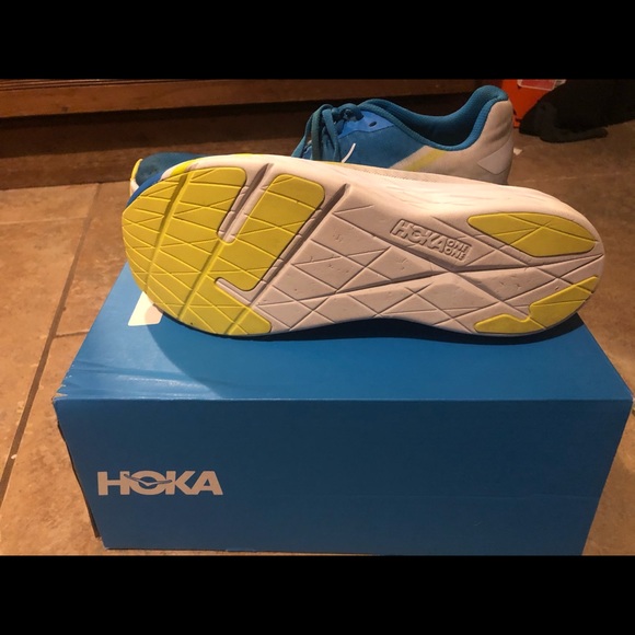 hoka rocket x carbon plate